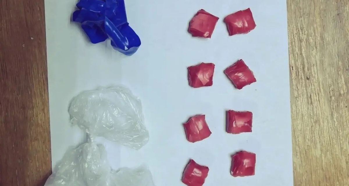 У пары во Ржеве нашли 10 свёртков с «солью» и координаты тайников