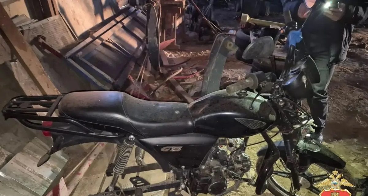 В Рамешках 19-летний парень украл мопед за 55 тысяч, спрятал в гараже и разобрал