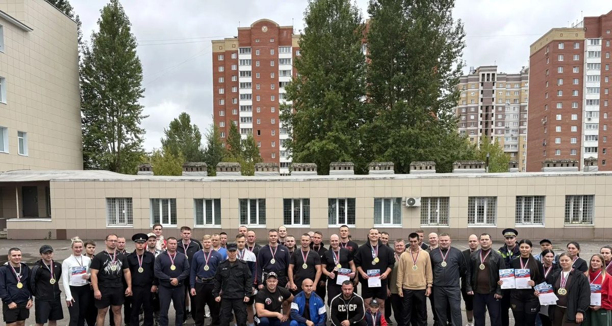 В Твери полицейские соревновались в силовом многоборье