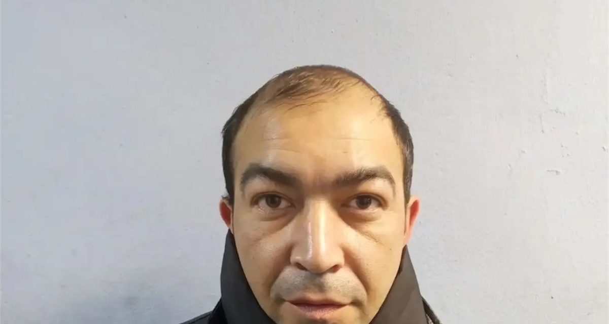 Мужчина пустил уличного знакомого в квартиру, а тот забрал из копилки полмиллиона