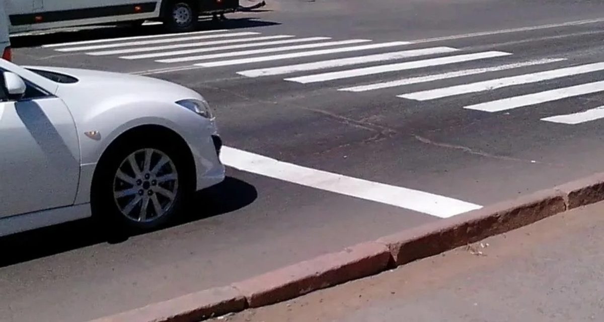 В Твери камера у Новоторжской проверяет не торможение, а полную остановку перед стоп-линией