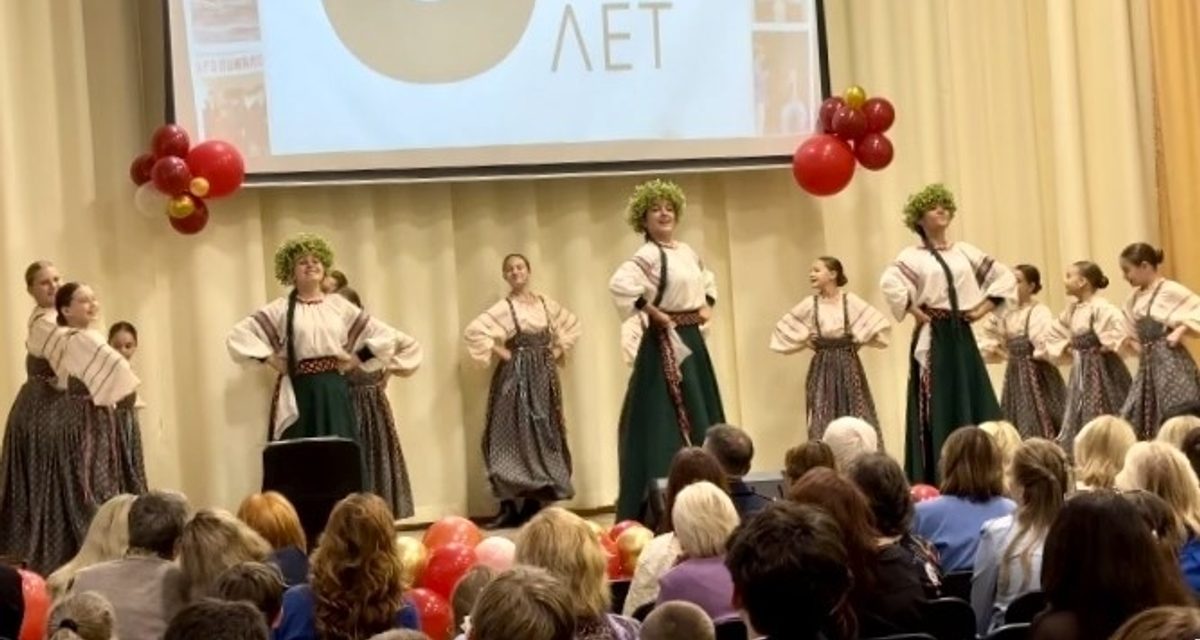 Школа № 3 в Твери отметила 90-летие: среди первых выпускников была погибшая партизанка Екатерина Фарафонова