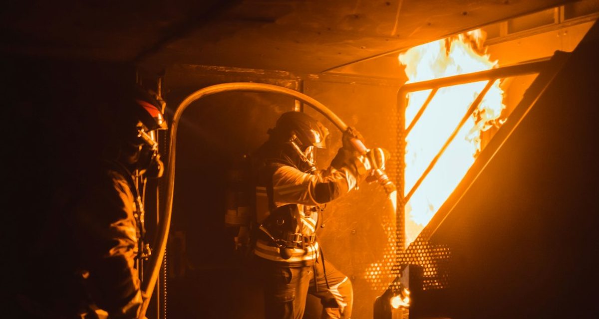 Пожарные Тверской области показали, как собираются по тревоге за 50 секунд